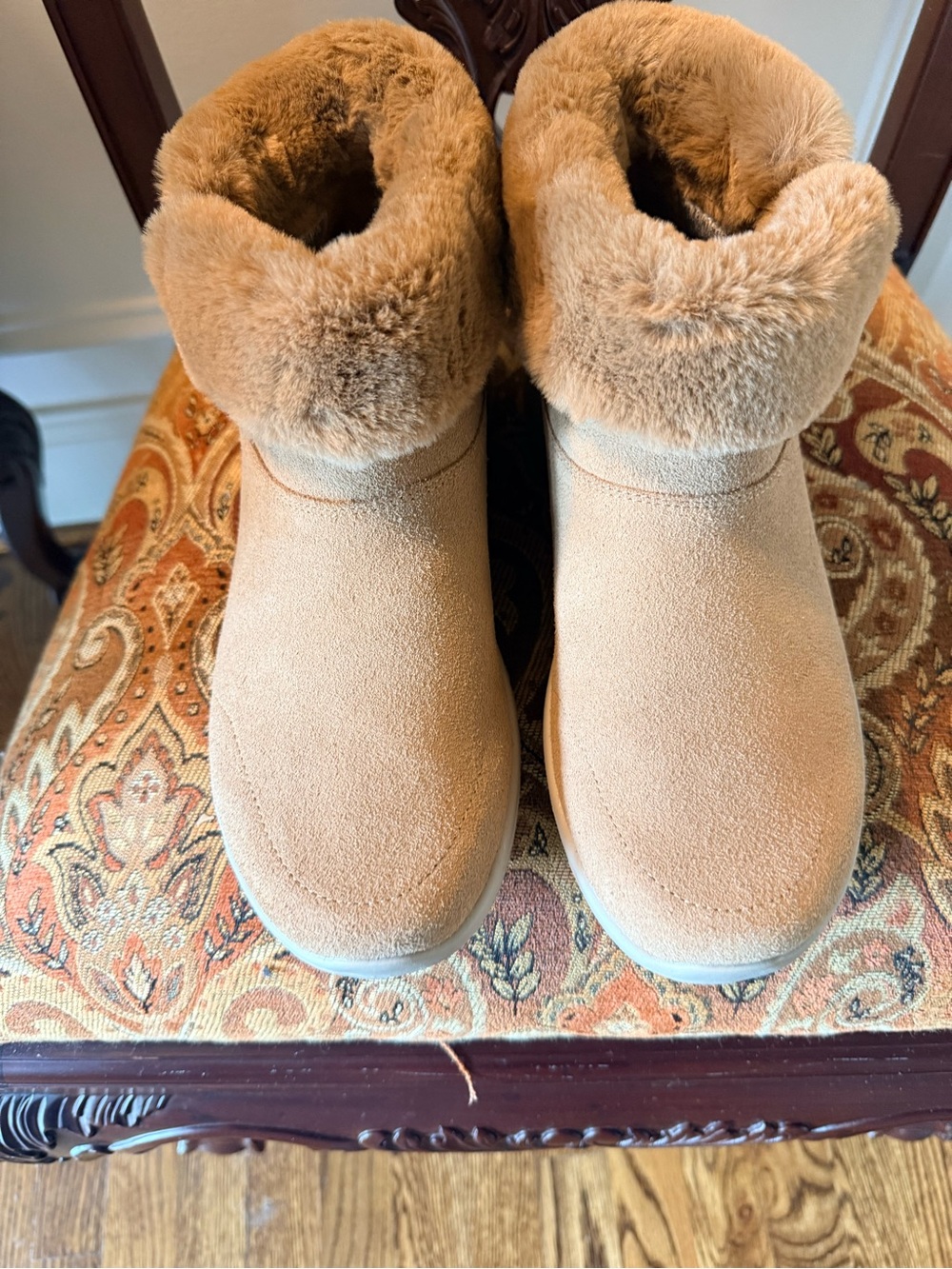 Sketchers Slip Ins NWOT.Never Worn.Side Zip. 9.5 Leather & Textile Uppers.